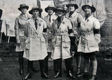 Land girls during the First World War. © & source The Women’s Library