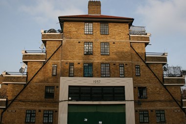 Lennox House, Hackney, London of 1936-7. A striking ziggurat structure built for Bethnel Green and East London Housing Association. Listed Grade II.
© Cheryl Law (2010). Source Historic England.NMR